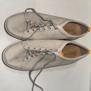 Vionic women’s Paisley made of Grey Nubuck leather